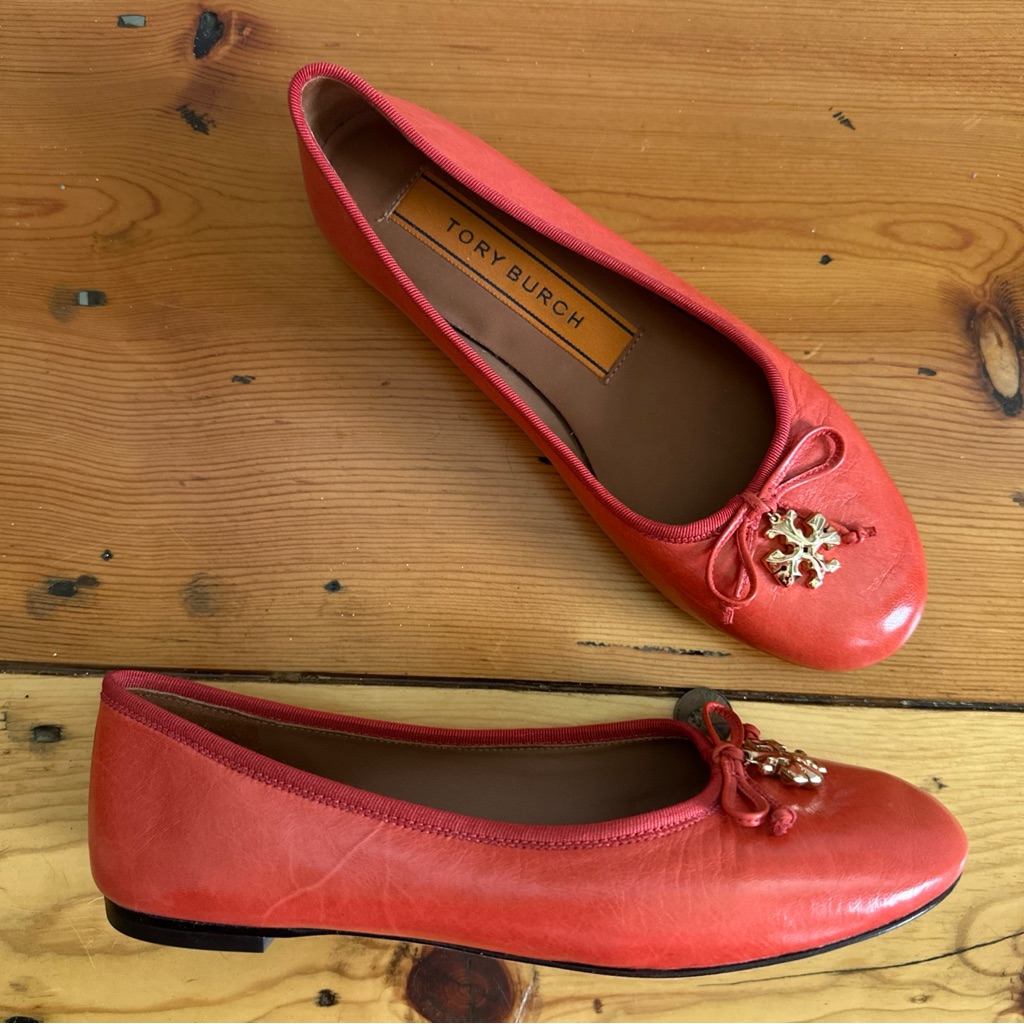 Tory Burch Womenâs Size 6 Tory Charm Ballet Flat Dusty Samba Orange Red